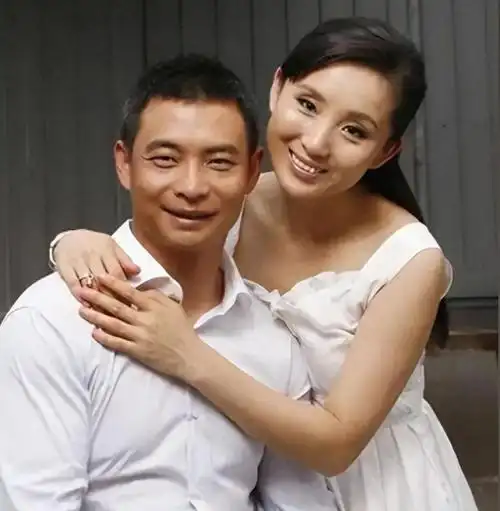 影后李琳遭前夫家暴后离婚二嫁世界冠军过得如何