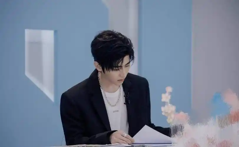 原创李晨再跑一季跑男蔡徐坤嘴上说不参加却因为行程表被打脸