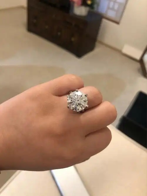 韩国蒂芙尼珠宝展96经典六爪十克拉钻戒