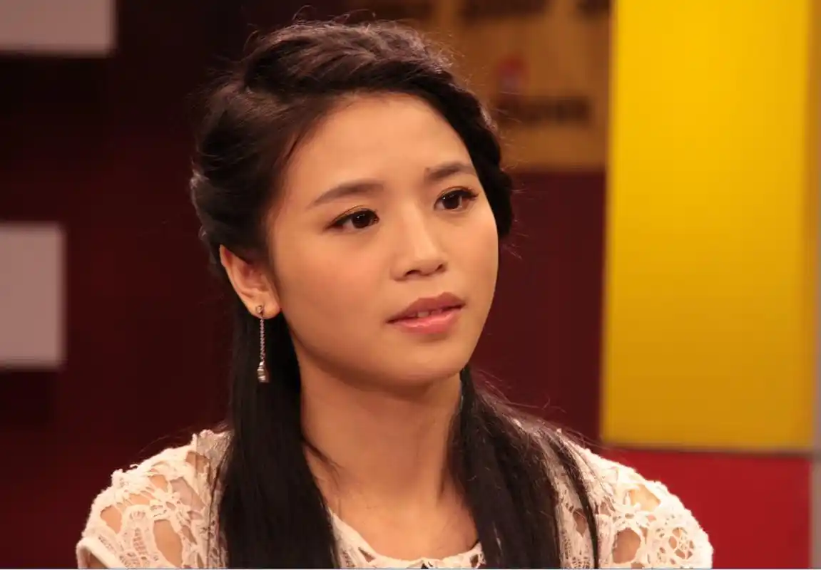 身材纤细,美丽优雅——黄英