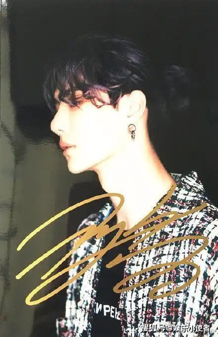 有种"花式字体"叫王一博的签名,不是特别好看,但是足够潇洒!