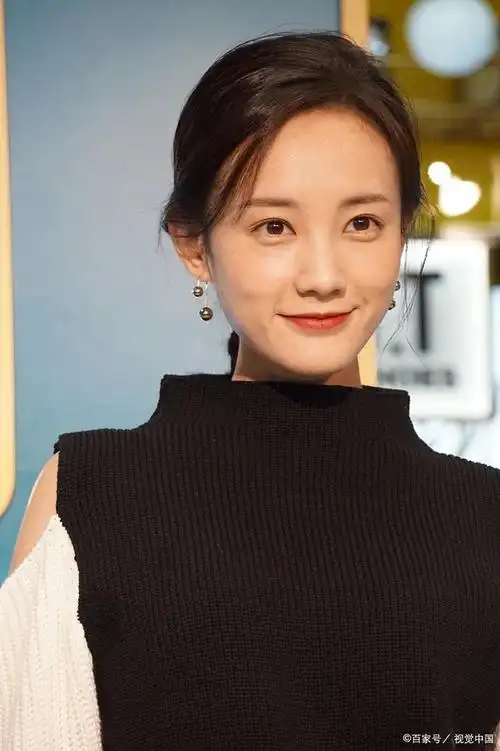 英文阅读:李一桐的早年经历