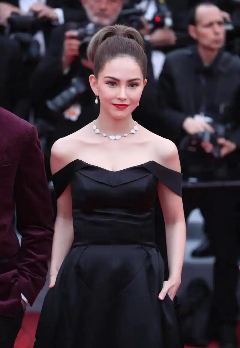 昆凌自曝严重焦虑 周杰伦的妻子昆凌透露自己因外界的期望和压力而