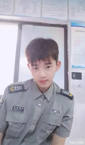 组图:白净,帅气的00后小奶狗,有型又可爱的男生总是招人喜爱!