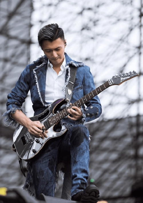 谢霆锋自曝不会结婚,或与王菲谈一辈子恋爱,网友:早就有所预料