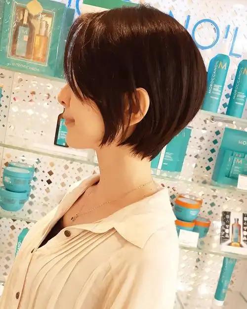 齐耳波波头短发,减龄又可爱,小颜就剪这样的短发