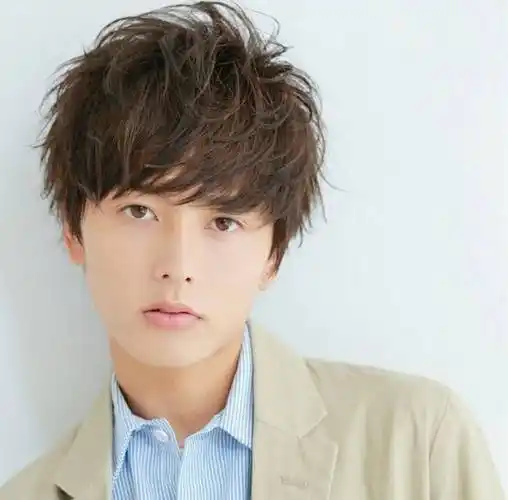 发型欣赏——2020时尚男士烫发