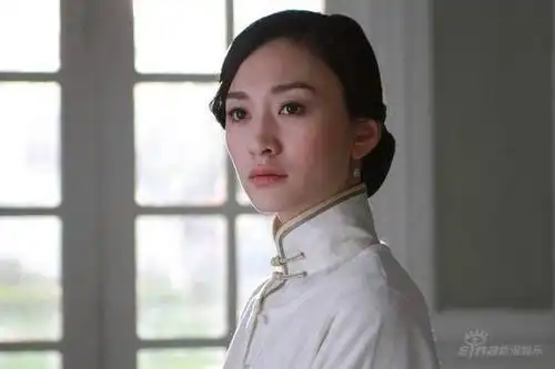 李小冉凤穿牡丹女身男命诠释一代宗师图