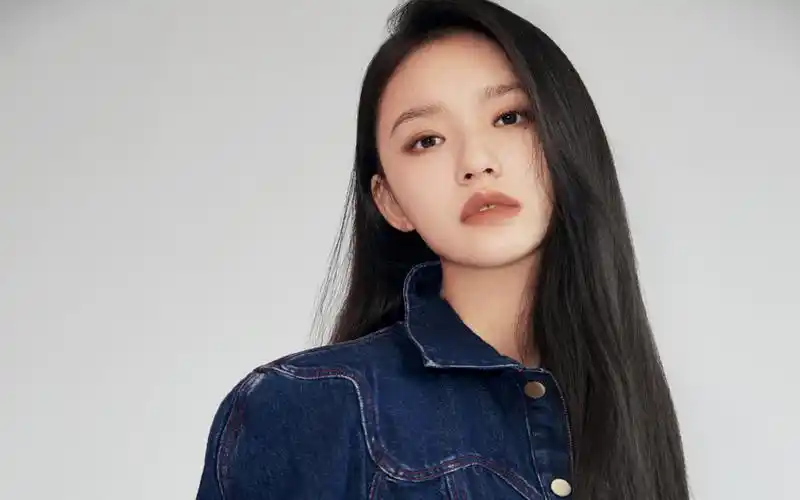 林允时尚百变写真桌面壁纸