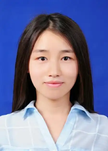 给高中同学修的证件照.我说.