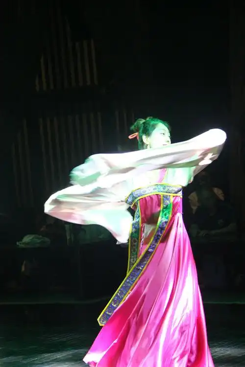 汉代宫女翩翩起舞