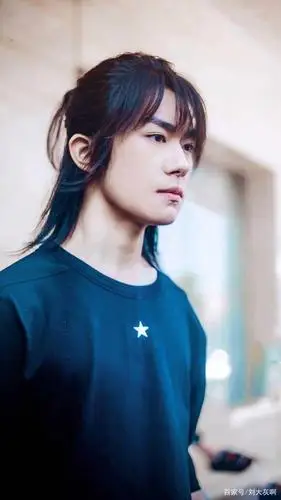 易烊千玺的百变造型