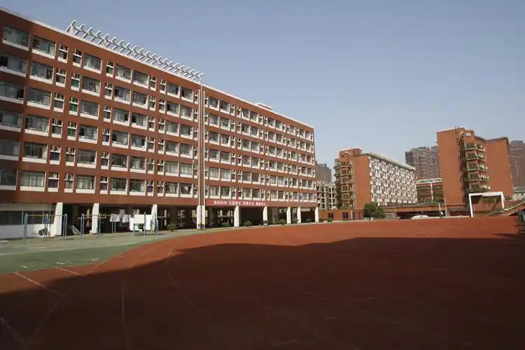 p>湖南广益实验中学是由 a href="#">湖南师范大学 /a>附属中学于