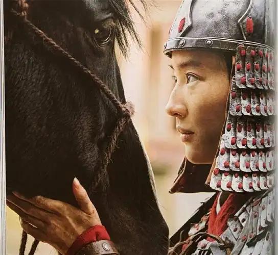 《花木兰》未公开画面流出!刘亦菲女扮男装