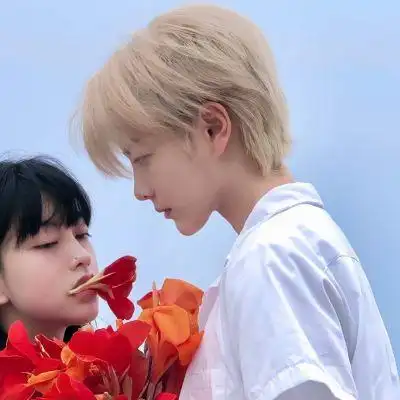最潮流的情侣头像一男一女一人一张超唯美浪漫的情侣高清头像图