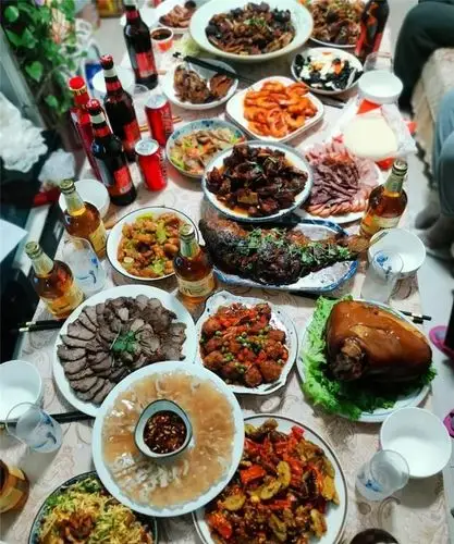 东北普通人家年夜饭,18个菜,下酒菜多,东北过年该有的样子