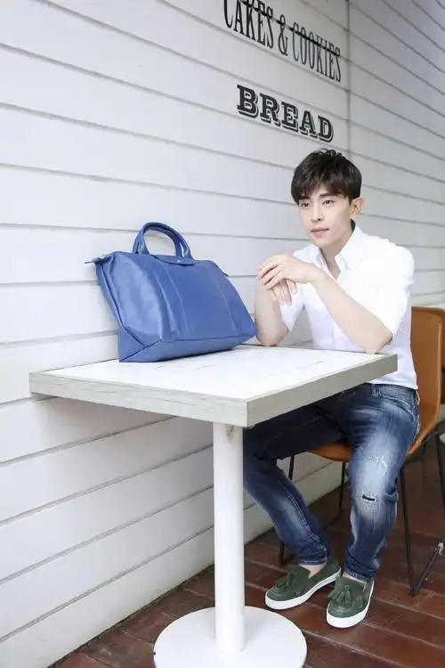 邓伦白色系英俊帅气时尚写真图片67