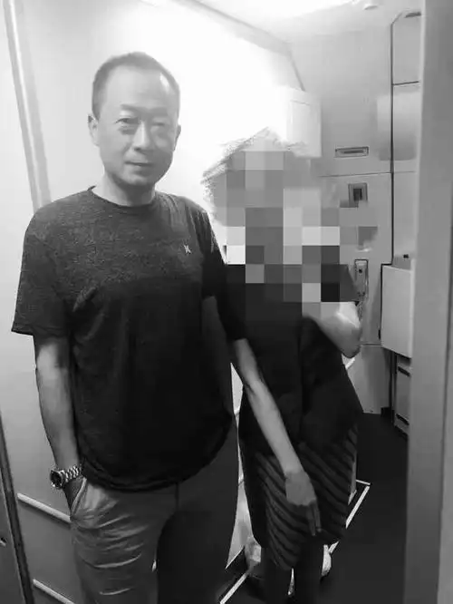 南航英雄机长晕倒后抢救无效逝世曾在飞机故障后安全迫降