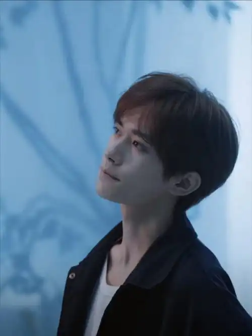 易烊千玺阿玛尼美妆全球品牌代言人##易烊千玺电影小小的我