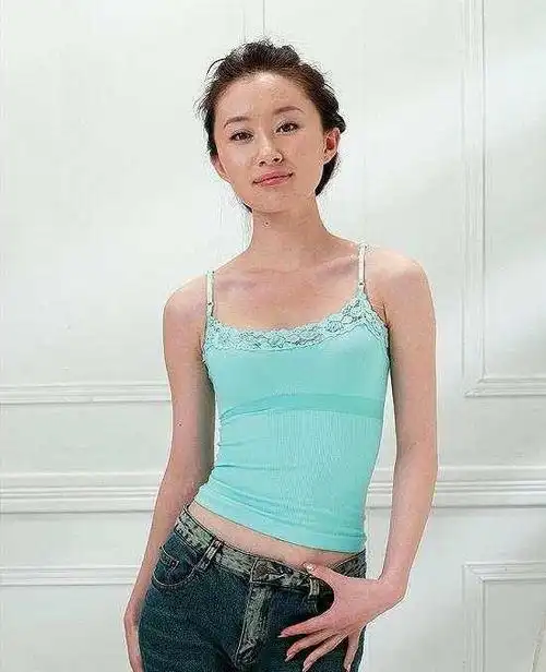 厉害了舒畅,雪纺裙还能这样穿?网友:全都看到了