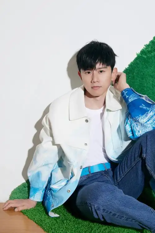 张杰雾霾蓝发色##张杰蓝发剧照四宫格