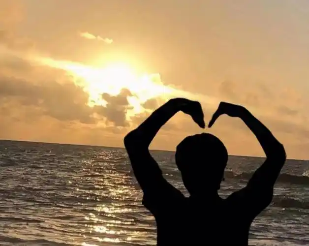 刘耀文不明显头像