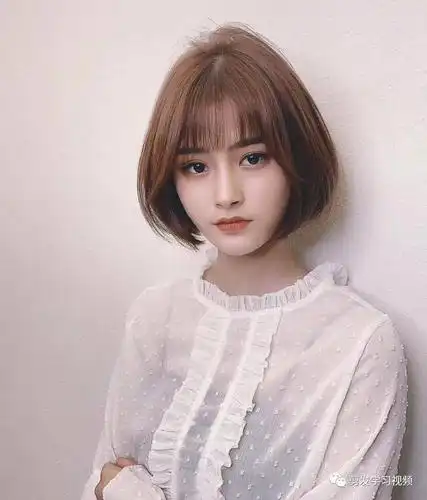 2020短发"烫了"才好看_发型