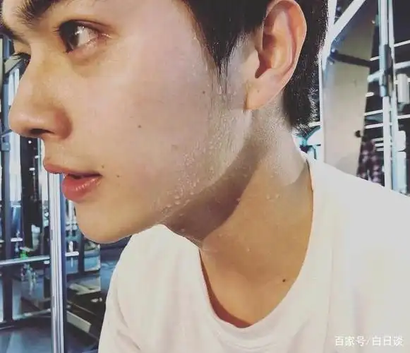 许凯的素颜竟然长这样,最后一张你绝对认不出!