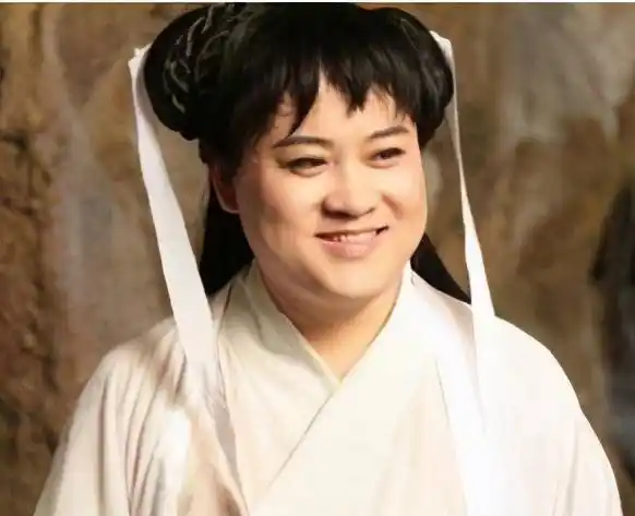 要说的搞笑的那就要说下面这位小龙女了,贾玲在参加综艺节目的时候