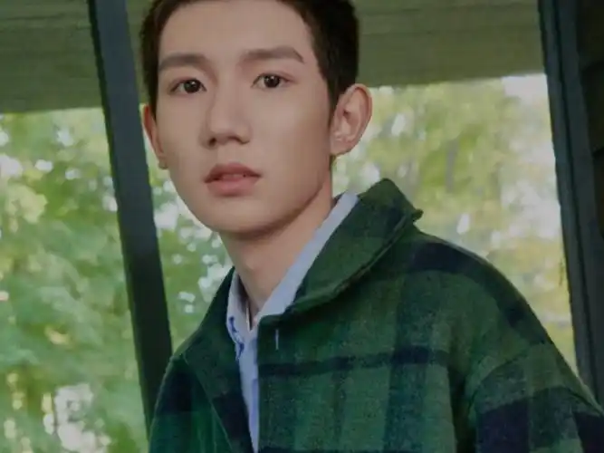 有一种"整容"叫王源寸头,本以为会很丑,谁知秒变硬汉小生!