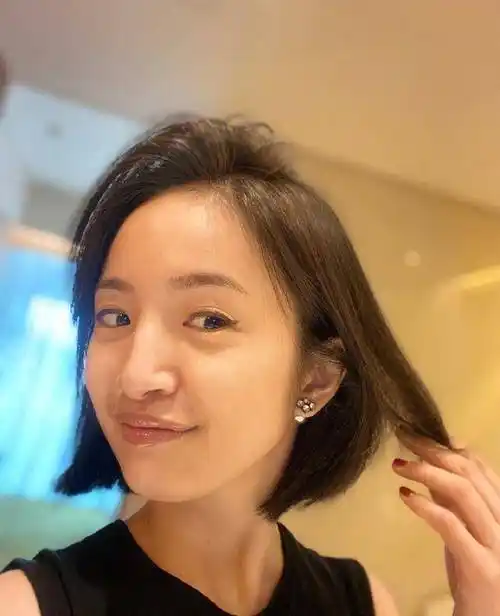 而对于生育一事网友们也无需着急,相信如果真有好消息,林依晨也会大方