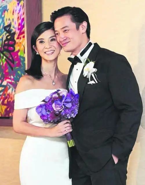 在刘德华等四大天王还没有火的时候,王杰是香港和台湾歌坛的歌神