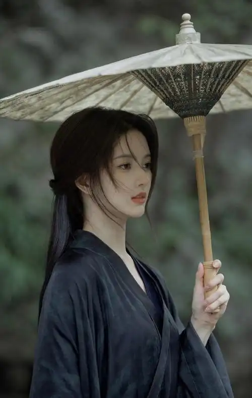 刘些宁黑衣古风写真