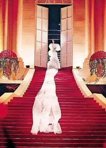 梅艳芳临终前强撑会旧爱,婚纱装献唱《夕阳之歌》都为他!