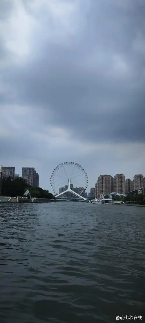 首先印象深刻的是天津人的面冷心热,在独自琢磨地图的时候,一个女生