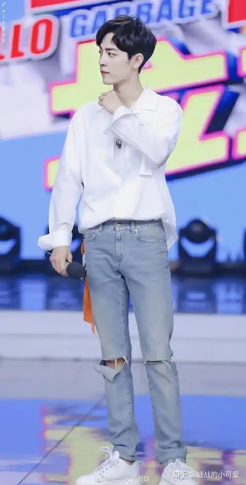 有没有肖战全身图哇