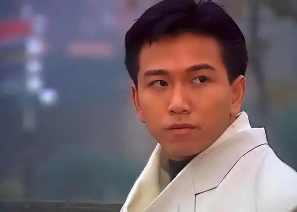 这回,58岁的温兆伦本色出演《繁花》,内娱的"体面"被戳穿了!