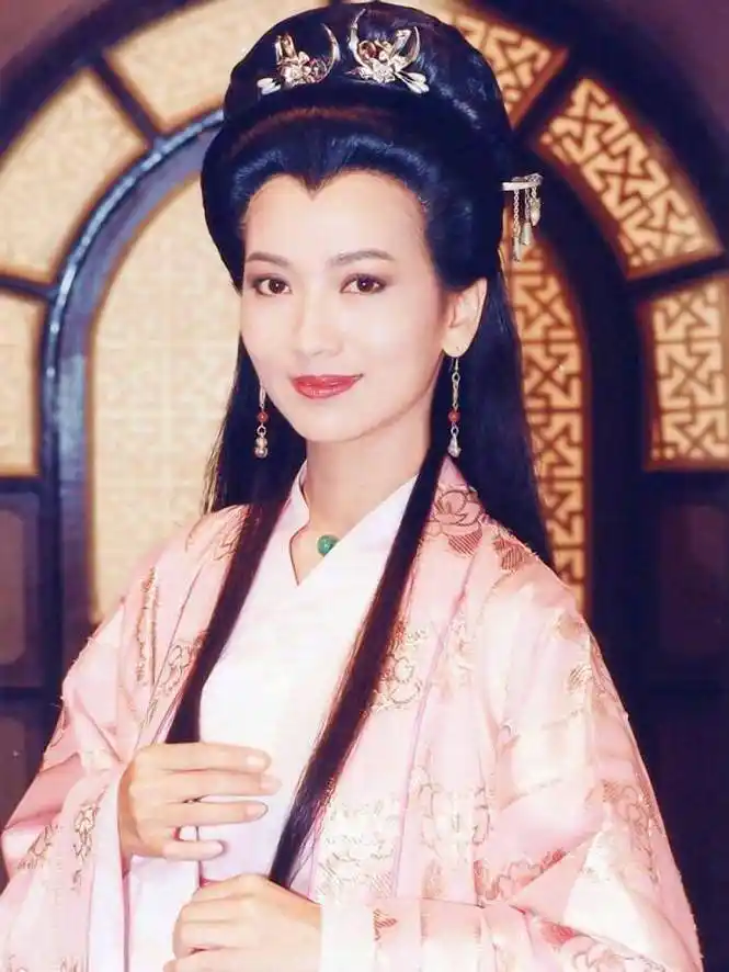 赵雅芝晒年轻时的贴画美照