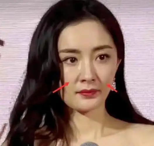 杨幂老太多了生图曝光没有美颜滤镜下的她皮肤差到难以想象