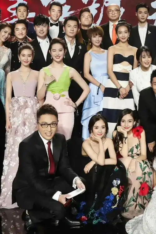 当年的芭莎大合照,是说明刘亦菲当时的咖位大于杨幂和baby吗?