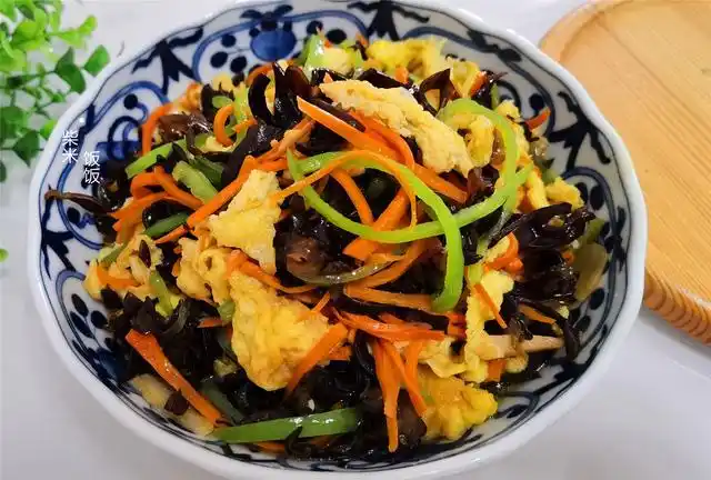 胡萝卜木耳炒鸡蛋
