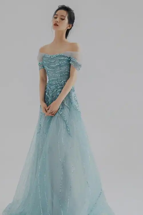 刘诗诗穿纱裙 秀天鹅颈