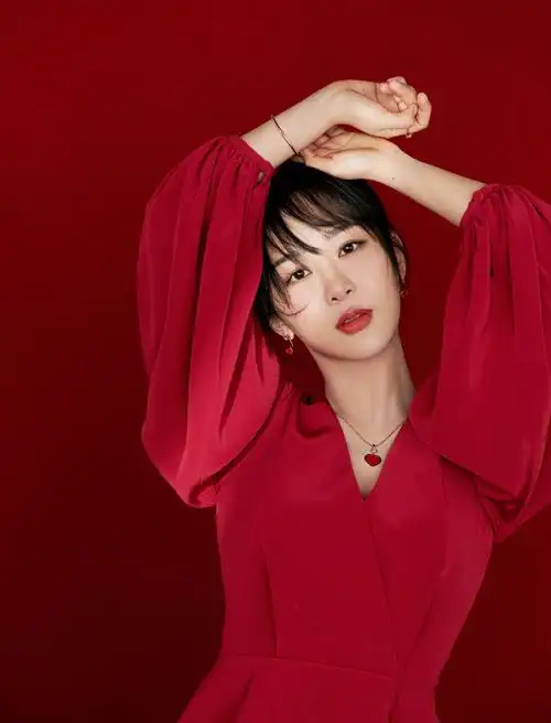 杨紫新年红裙迷人性感写真图片99