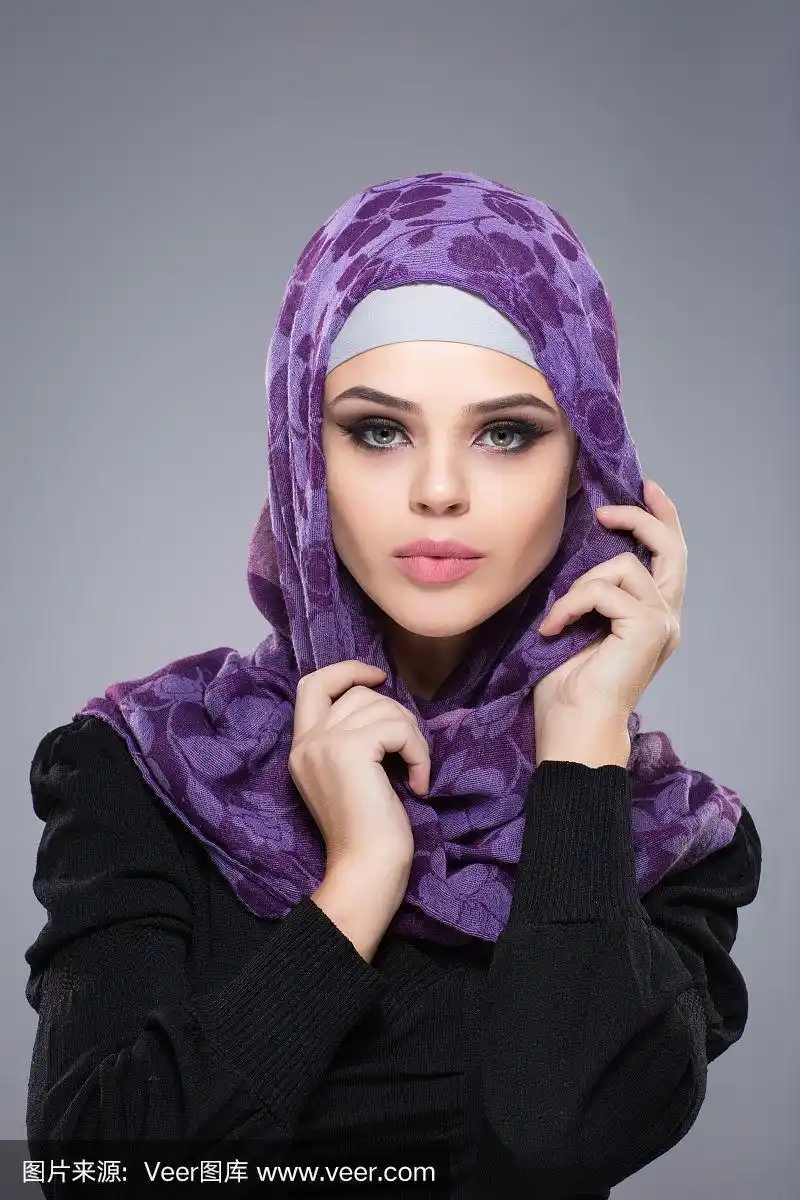 戴着穆斯林围巾的女人