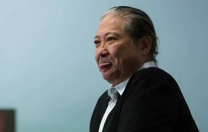 据悉洪天明如今几乎已经放弃了演戏,一心发展自己的直播副业,难怪会