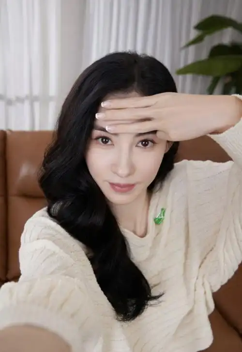 小林青霞晒温馨母子三人合照,14岁谢振轩留长卷发,侧脸神似谢霆锋