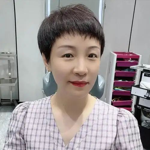 岁月从不败美人中老年留这些发型更显气质你值得拥有