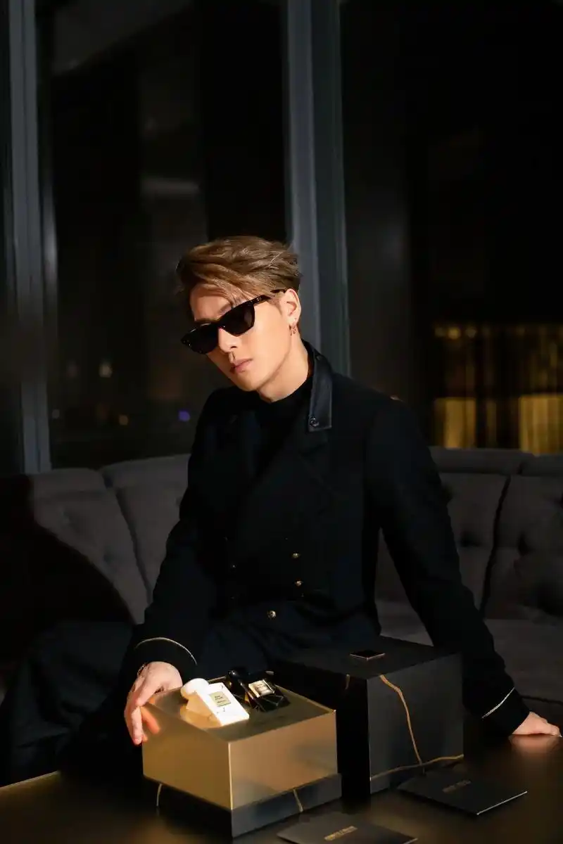 帅鼠我啦.#王嘉尔 #dou77 #王嘉尔时尚杂志写真 - 抖音