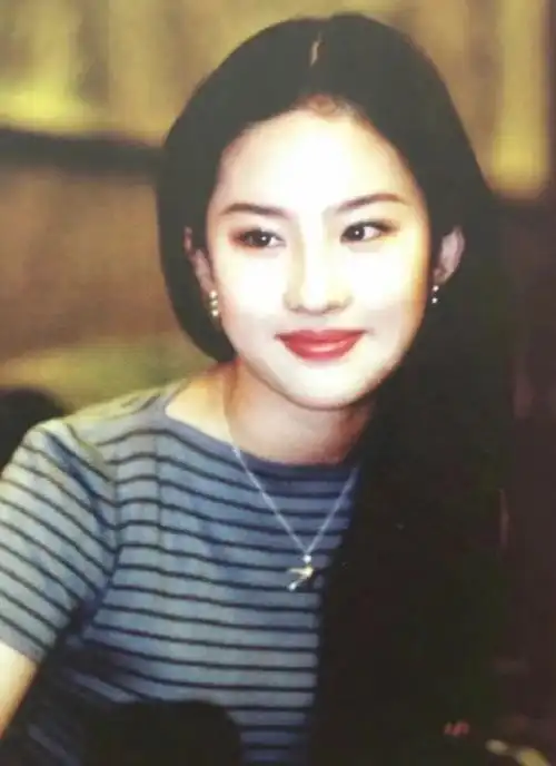 16岁刘亦菲旧照