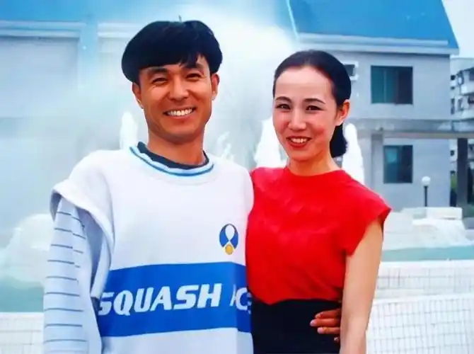 回顾谢园与小17岁妻子恩爱22年零绯闻去世后遗孀的痴爱让人泪目